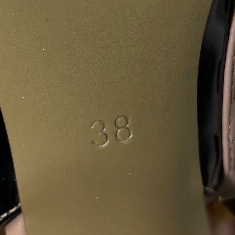 Valentino Garavani Sz 38 Black and Tan Studded Heels Slinbacks Pointy Toe - Picture 6 of 10